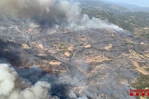 Incendio iniciado en Torre de l\'Espanyol (Tarragona).  BOMBERS DE LA GENERALITAT