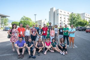 Imagen de los 20 docentes seleccionados para visitar el CERN, entre ellos el almeriense Enrique López-Gay.
