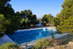 Piscina del municipio de Taberno.