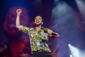 Manuel Carrasco durante su actuación en Almería.