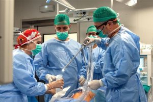 Imagen de archivo de una operación quirúrgica.