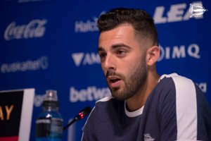 Luis Rioja en la rueda de prensa de presentación.