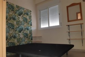 Aspecto de la casa una vez que la familia logró entrar y fotografiarla sin los muebles y electrodomésticos que tenían.