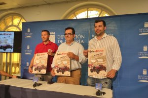 El diputado de Cultura junto a los organizadores en la presentación del evento.