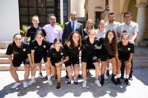 Foto de familia en el Ayuntamiento de Almería.