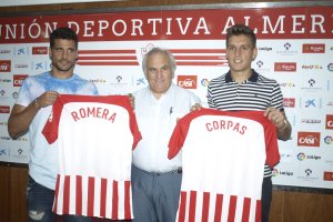 Alfonso García se suele prodigar en las presentaciones.