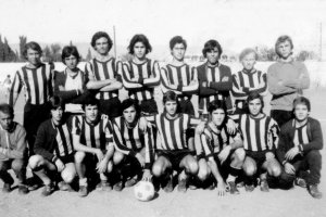 El gran Juanico Ros con su chándal de ‘mister’ con uno de los equipos del Valdivia