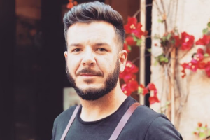 Josete, barman de El vino en un barco.