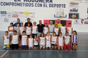 Aprender y divertirse con el baloncesto en La Mojonera.