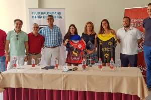Foto de familia entre CB Roquetas y Bahía de Almería.