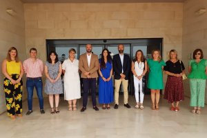 Responsables autonómicos, provinciales, locales y de la residencia durante la visita a las instalaciones.