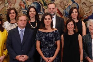 La reina Letizia, en el centro, en la audiencia de este martes. /Casa Real