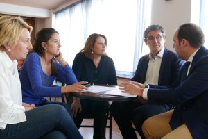 Reunión de la consejera de Agricultura de la Junta con el alcalde de Adra.