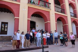 Minuto de silencio guardado a las puertas del consistorio este miércoles.