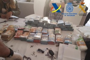 Dinero requisado a los narcotraficantes.