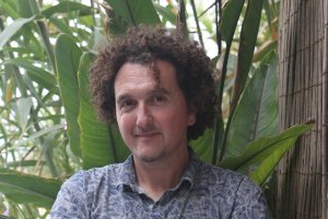 Ángel L. Vicente es promotor, productor discográfico y manager.