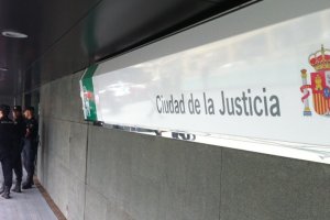 Condenados dos promotores a indemnizar a una treintena de compradores extranjeros de casas ilegales en Almería