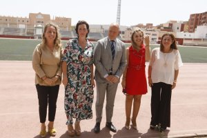 Representantes políticos visitan las obras en el Estadio de la Juvengtud.