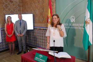 Mari Carmen Castillo Mena tomando posesión como delegada de Educación y Deporte.