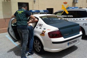 agentes durante la operación Green Passat, en Roquetas.