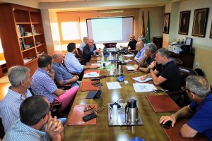 Encuentro mantenido ayer en el Puerto con empresas hortofrutícolas interesadas en el transporte marítimo.