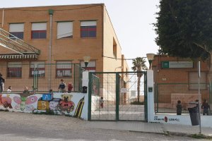 Fachada del colegio \'Santa Isabel\' en la capital almeriense.