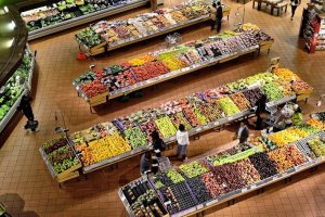 Los alimentos frescos son los más perjudicados para su conservación en esta época del año.