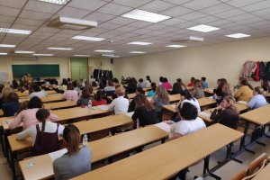Opositores durante un examen.
