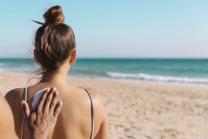 Es fundamental estar bien hidratado y evitar exposiciones prolongadas