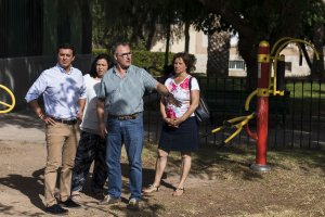 García atiende las explicaciones del alcalde sobre el proyecto