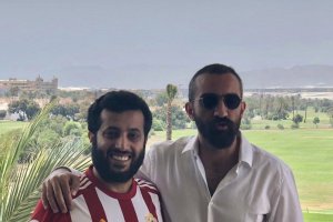 El nuevo propietario del Almería con Mohamed El assy.