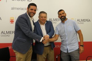 Firma del convenio entre el Ayuntamiento de Almería y Smart Pro Music.