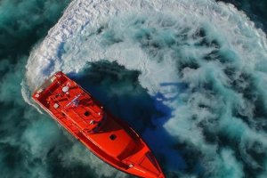 Salvamento Marítimo ha rescatado a 76 personas en Almería y Algeciras.