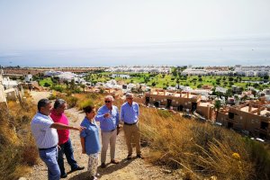 Visita a la parcela donde se levantará el faro.
