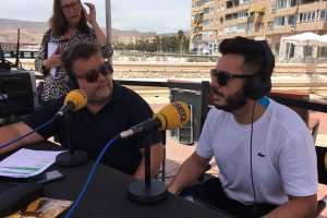 Alfredo Casas entrevistando a Josete