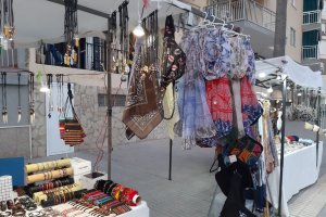 Puesto con licencia para estar en el Paseo Marítimo