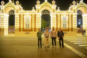El alcalde y el concejal de Cultura asisten a la prueba del encendido de la iluminación del Ferial.