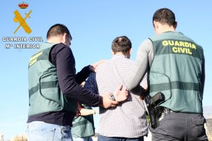 Imagen de la detención del vecino de Los Cerricos.