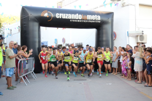 Los participantes tomando la salida.
