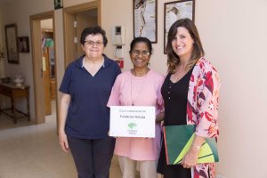 Firma del acuerdo entre Fundación Unicaja y las Adoratrices