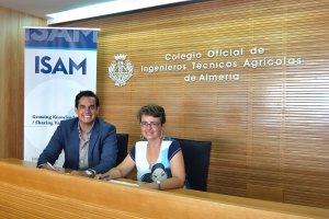 Momento de la firma del convenio.