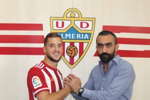 El nuevo jugador rojiblanco con Mohamed El Assy.