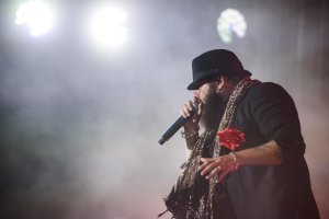 Kutxi Romero salió con ganas de hacer del concierto una noche mágica.