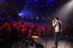 Nacho Lozano durante su impresionante actuación en la Feria del Mediodía del Teatro Cervantes.