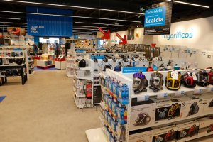 Interior de la tienda Worten de El Ejido.