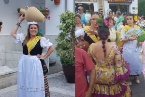 Mojaqueras con el traje típico y vestidas de flamenco. Foto: Mojácar Informa/ Rocío