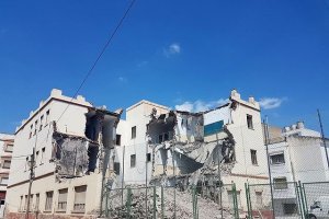 Imagen del edificio una vez comenzada su demolición.
