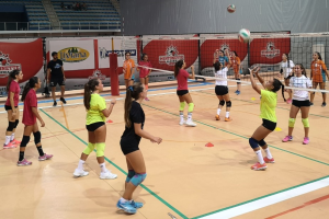 Las jugadoras del Mintonette sobre la pista.