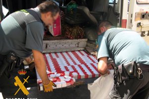 Tabaco encontrado en el doble fondo de una furgoneta.