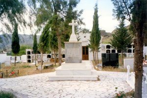 Monolito que recuerda a las víctimas del naufragio.